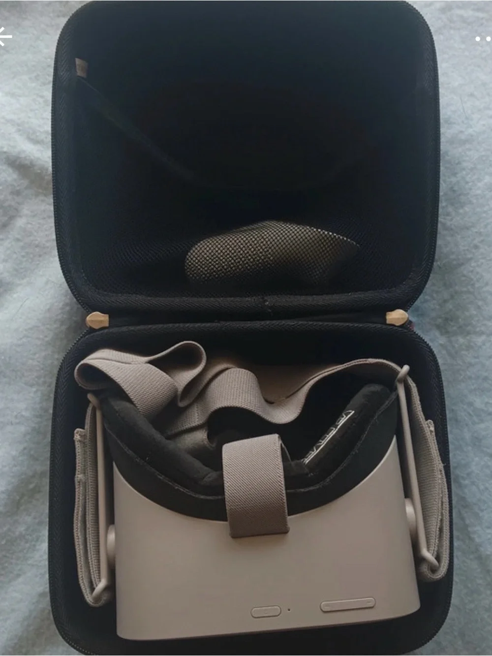 Oculus Go with Hard Case